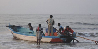 සිංහල ධීවරයෝ නයාරු හැර යති  යාපනයේදී ඇල්ලූ සිංහල ධීවරයන් නිදහස්‌ කිරීමට එරෙහිව විරෝධතා