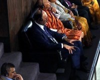 බෙදා වෙන් කර පාලනය කිරිම (divide and rule)