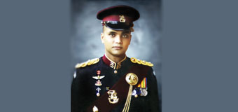 ඔහු ශ්‍රී ලංකා යුධ හමුදාව සතුව සිටි විශිෂ්ඨ ස්නයිපර් වෙඩික්කරුවෙක්.විශේෂ බලකා නිලධාරියෙක්.