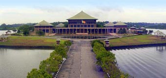 පාර්ලිමෙන්තුවේ සිටිය යුත්තේ දේශපේ‍්‍රමීන් විතරයි…2/3ක බලයක් දෙන්න අප රට හදලා පෙන්වන්නම්- රියර් අද්මිරාල් ආචාර්ය සරත් වීරසේකර