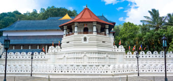 ඉංග්‍රීසින් මහනුවර රාජකීය වස්තු කොල්ල කෑ සැටි