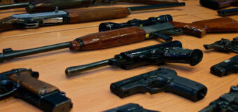 හිටපු එල් ටී ටී ඊ සාමාජිකයන් අම්පාරේ  ගිනිඅවි නිෂ්පාදනයක