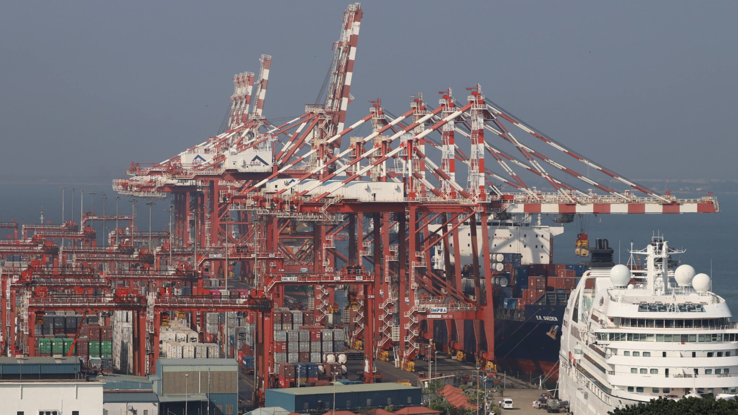 India strikes hard bargain in Sri Lanka for stake in Colombo port