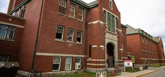 කැනඩාවේ පාසලක් අසල වළ දමා තිබූ ගෝත‍්‍රිත දරුවන්ගේ සිරුරු 215 ක් හමුවේ