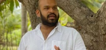 අතේ පත්තුවුනු දෙමළ සංධාන මන්ත්‍රීගේ සුදුවෑන් කතාව