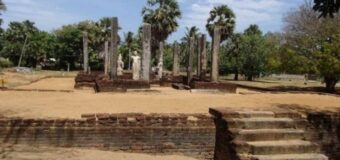 මුහුදු මහා විහාර බිමක් සොහොන් බිමකට දෙන්න පූජාභූමි ඇමති අවසර දෙයි…