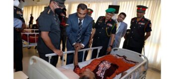 State minister of Defense Pramitha Bandara honoured war heroes.