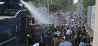 යාපනයට ආ ජනපතිට විරෝධය පෑ පිරිසට ජල ප්‍රහාර