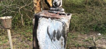 මන්නාරම  මුරැක්කන බුදු මැදුර අන්තවාදීන්  විනාශ  කරයි.